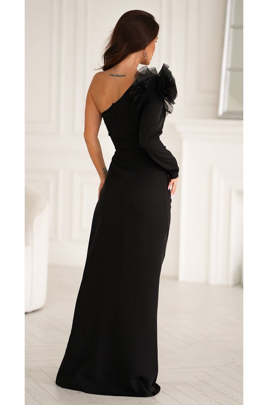 Rochie lunga neagra cu floare pe umar cu maneca lunga Charming 2 - jojofashion.ro