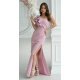 Rochie eleganta lunga roz prafuit cu un umar gol cu volan si pene Reyna 2 - jojofashion.ro