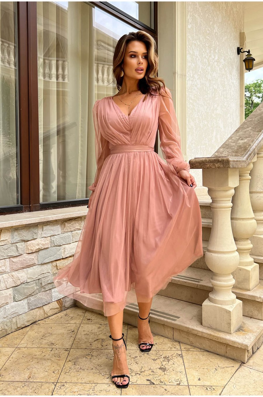 Rochie eleganta midi, din tul cu glitter, roz nude, evazata, cu maneca lunga, Petra 1 - jojofashion.ro