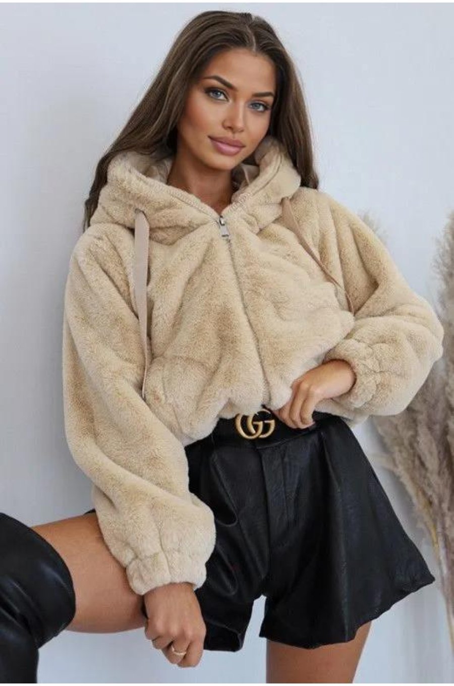 Geaca dama blana eco teddybear crem scurta cu gluga si buzunare Rosary 1 - jojofashion.ro