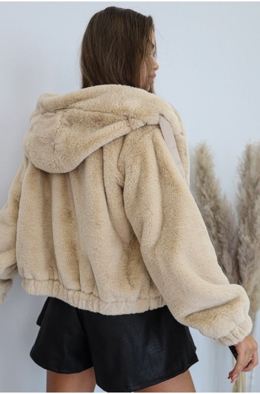 Geaca dama blana eco teddybear crem scurta cu gluga si buzunare Rosary 2 - jojofashion.ro