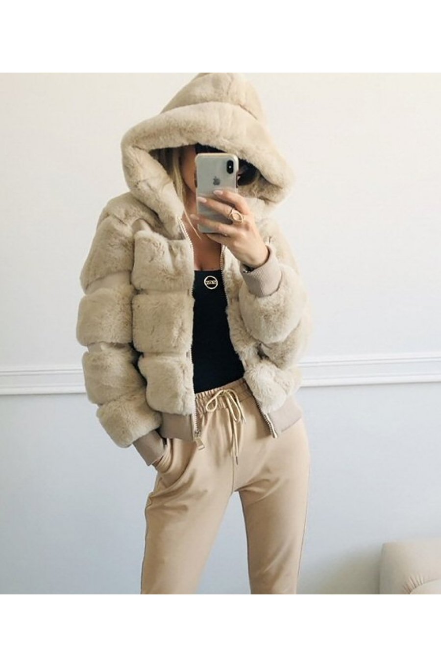 Geaca dama de iarna scurta, blana eco bej, cu gluga, Falima Geaca dama de iarna scurta, blana eco bej, cu gluga, Falima 1 - jojofashion.ro