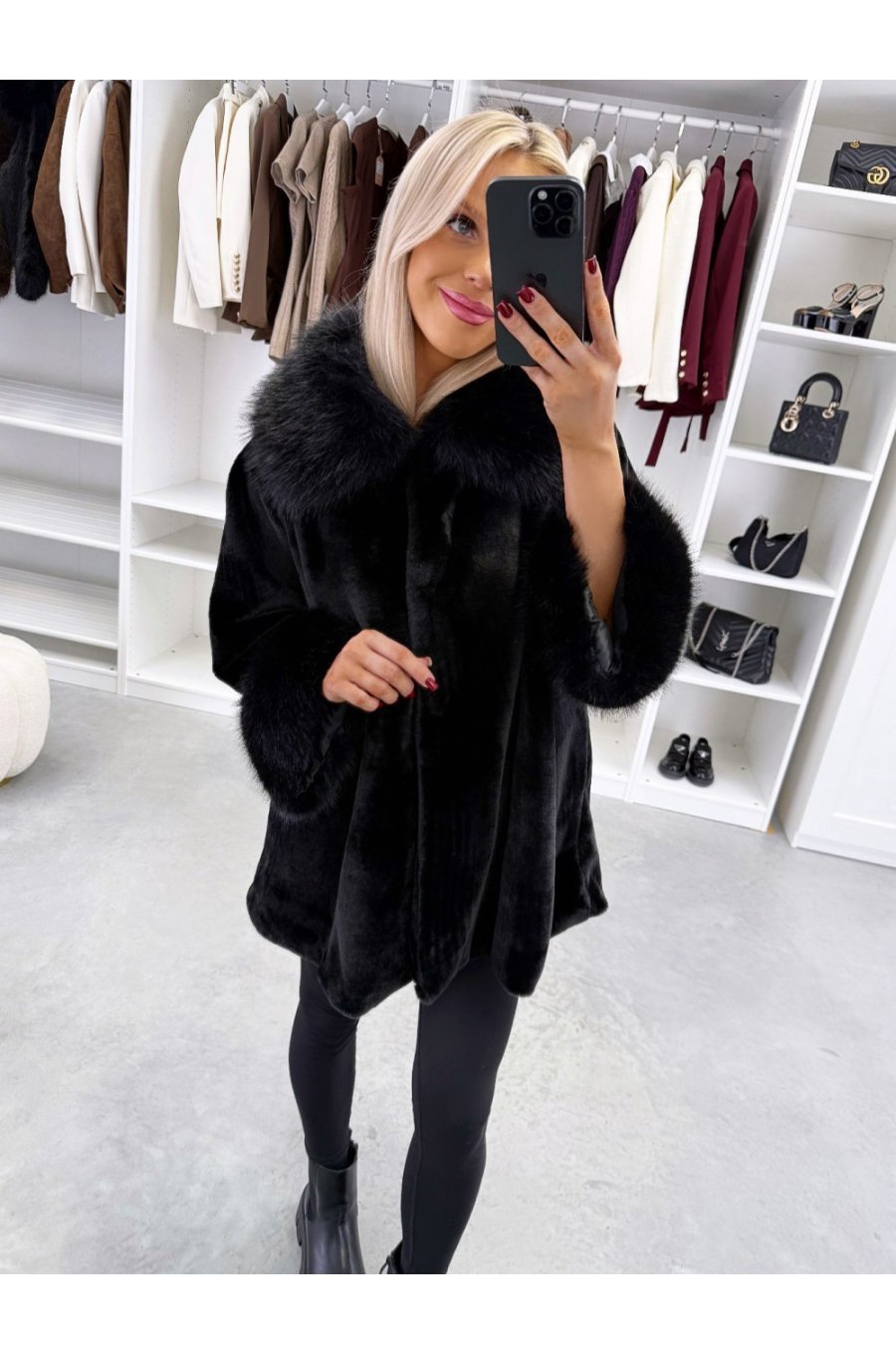 Palton dama scurt negru din blana eco cu guler și mansete voluminoase Ellisse 1 - jojofashion.ro