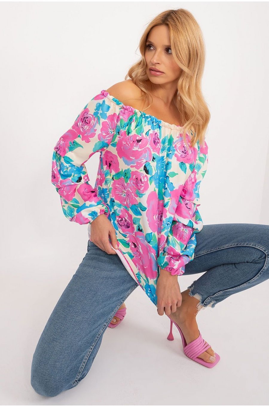 Bluza dama casual lejera bleu cu flori Castalia Bluza dama casual lejera bleu cu flori Castalia 1 - jojofashion.ro
