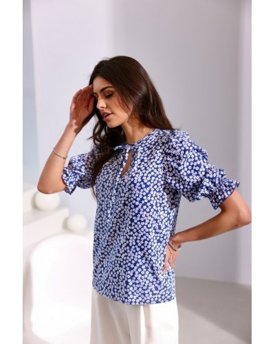 Bluza dama eleganta, din vascoza albastra cu flori, vaporoasa, MargotR Bluze dama, Bluza dama eleganta, din vascoza albastra cu flori, vaporoasa, MargotR - jojofashion.ro