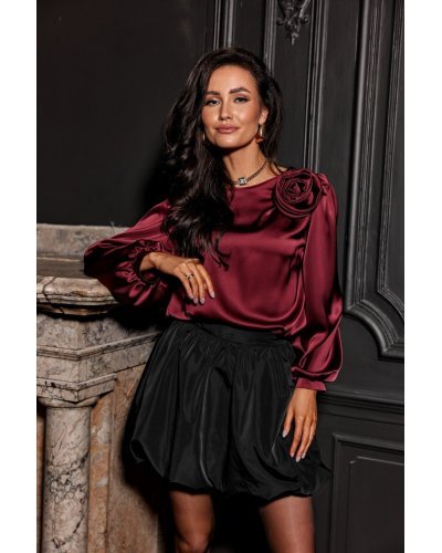Bluza burgundy din satin cu floare si maneca lunga EvelynR Bluze dama, Bluza burgundy din satin cu floare si maneca lunga EvelynR - jojofashion.ro