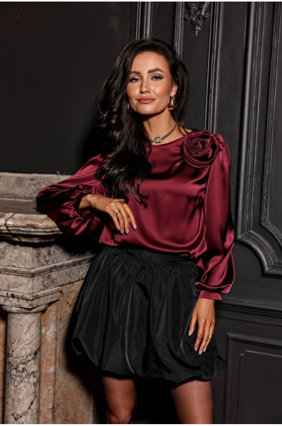 Bluza burgundy din satin cu floare si maneca lunga EvelynR Bluza burgundy din satin cu floare si maneca lunga EvelynR 1 - jojofashion.ro