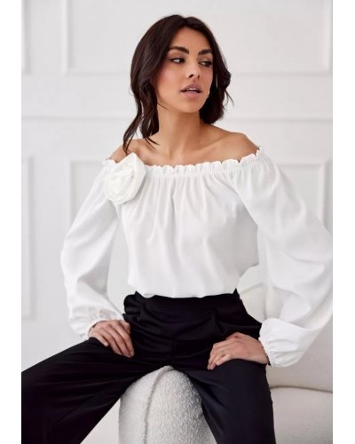 Bluza dama cu floare, din satin, alba, cu umerii goi si maneca lunga, RosieR Bluze dama, Bluza dama cu floare, din satin, alba, cu umerii goi si maneca lunga, RosieR - jojofashion.ro