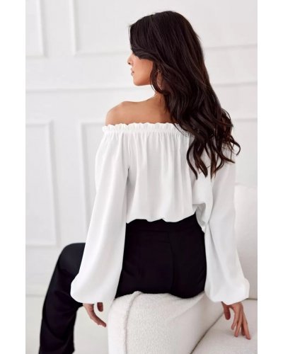 Bluza dama cu floare, din satin, alba, cu umerii goi si maneca lunga, RosieR Bluze dama, Bluza dama cu floare, din satin, alba, cu umerii goi si maneca lunga, RosieR - jojofashion.ro