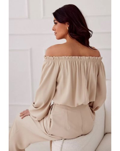 Bluza dama cu floare, din satin, bej, cu umerii goi si maneca lunga, RosieR Bluze dama, Bluza dama cu floare, din satin, bej, cu umerii goi si maneca lunga, RosieR - jojofashion.ro