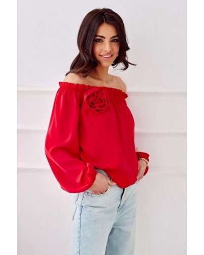 Bluza dama cu floare, din satin, rosie, cu umerii goi si maneca lunga, RosieR Bluze dama, Bluza dama cu floare, din satin, rosie, cu umerii goi si maneca lunga, RosieR - jojofashion.ro