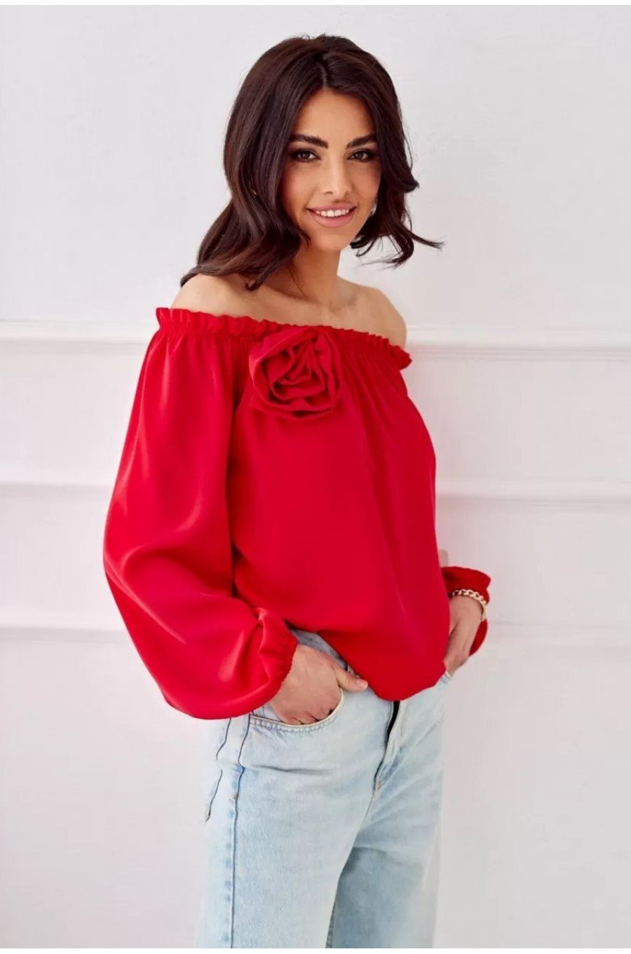 Bluza dama cu floare, din satin, rosie, cu umerii goi si maneca lunga, RosieR Bluza dama cu floare, din satin, rosie, cu umerii goi si maneca lunga, RosieR 1 - jojofashion.ro