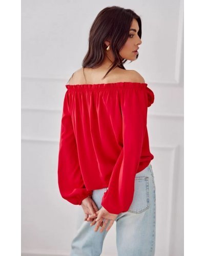 Bluza dama cu floare, din satin, rosie, cu umerii goi si maneca lunga, RosieR Bluze dama, Bluza dama cu floare, din satin, rosie, cu umerii goi si maneca lunga, RosieR - jojofashion.ro