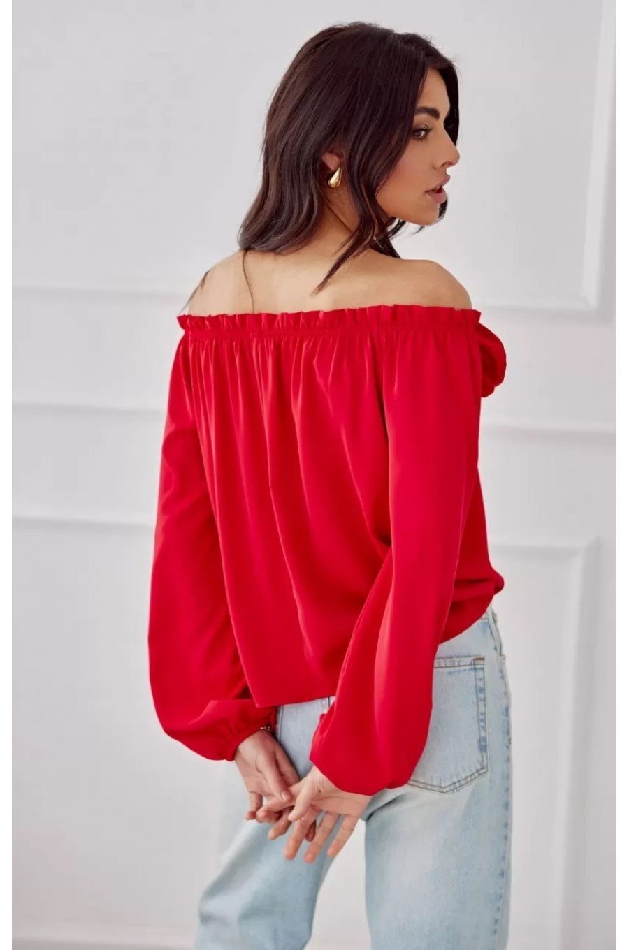 Bluza dama cu floare, din satin, rosie, cu umerii goi si maneca lunga, RosieR Bluza dama cu floare, din satin, rosie, cu umerii goi si maneca lunga, RosieR 2 - jojofashion.ro