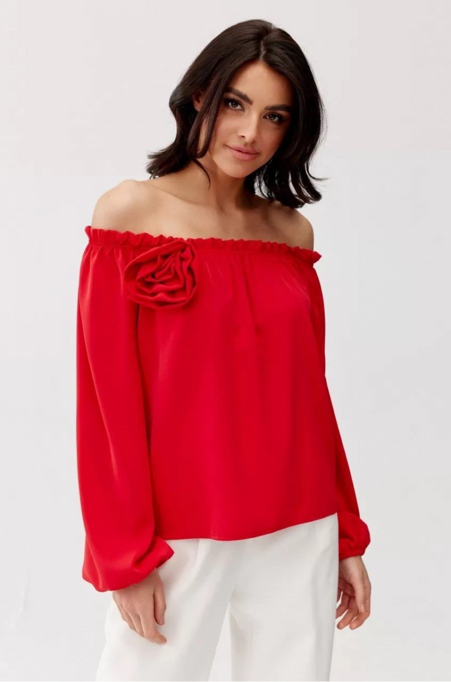 Bluza dama cu floare, din satin, rosie, cu umerii goi si maneca lunga, RosieR Bluza dama cu floare, din satin, rosie, cu umerii goi si maneca lunga, RosieR 3 - jojofashion.ro