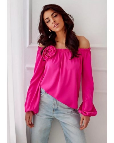 Bluza dama cu floare, din satin, roz fucsia, cu umerii goi si maneca lunga, RosieR Bluze dama, Bluza dama cu floare, din satin, roz fucsia, cu umerii goi si maneca lunga, RosieR - jojofashion.ro
