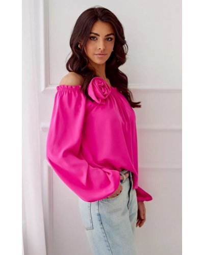 Bluza dama cu floare, din satin, roz fucsia, cu umerii goi si maneca lunga, RosieR Bluze dama, Bluza dama cu floare, din satin, roz fucsia, cu umerii goi si maneca lunga, RosieR - jojofashion.ro