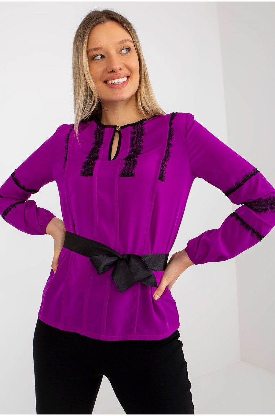 Bluza dama eleganta, violet, cu dantela neagra si maneca lunga, Mirage Bluza dama eleganta, violet, cu dantela neagra si maneca lunga, Mirage 1 - jojofashion.ro