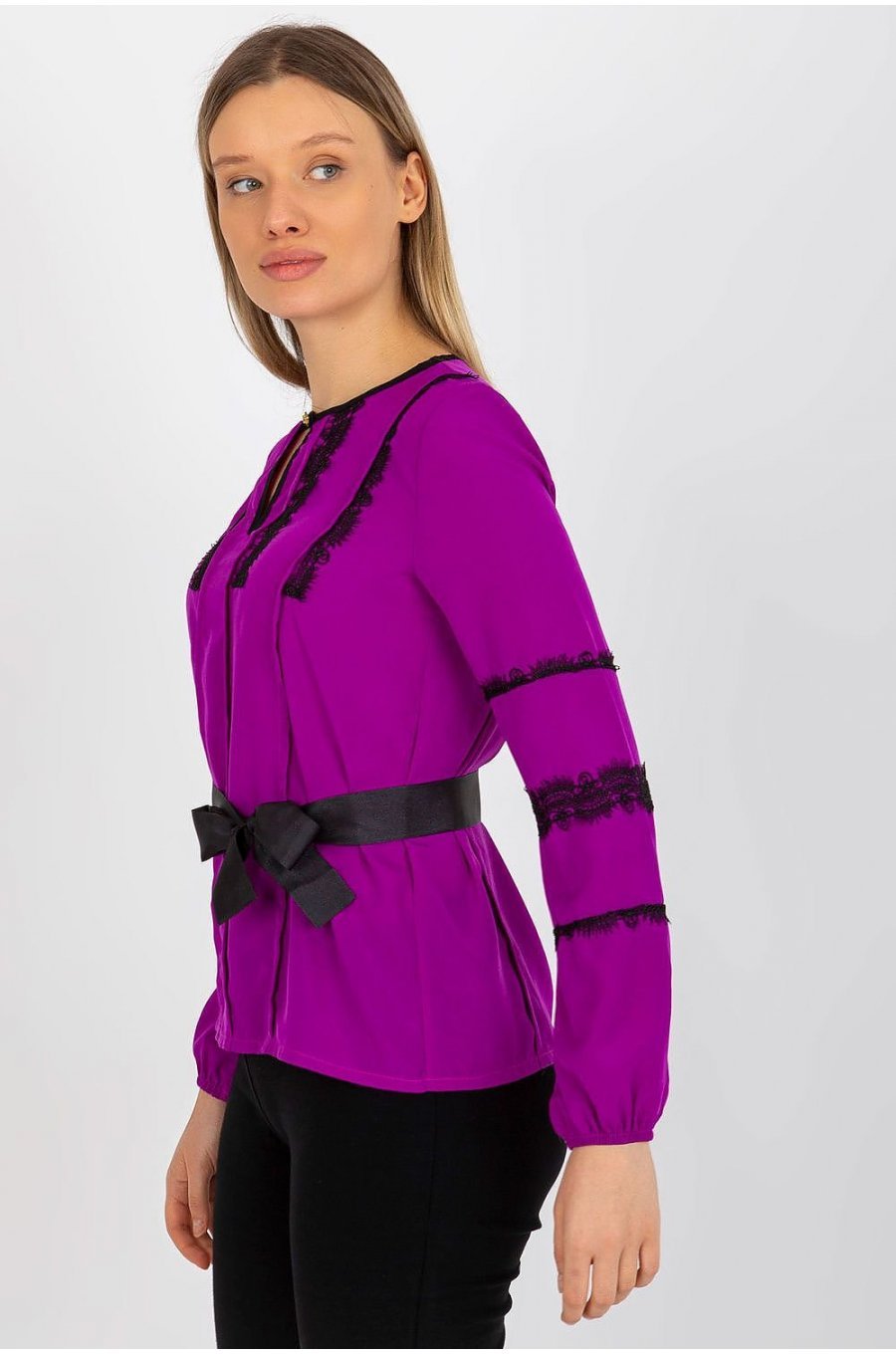 Bluza dama eleganta, violet, cu dantela neagra si maneca lunga, Mirage Bluza dama eleganta, violet, cu dantela neagra si maneca lunga, Mirage 2 - jojofashion.ro