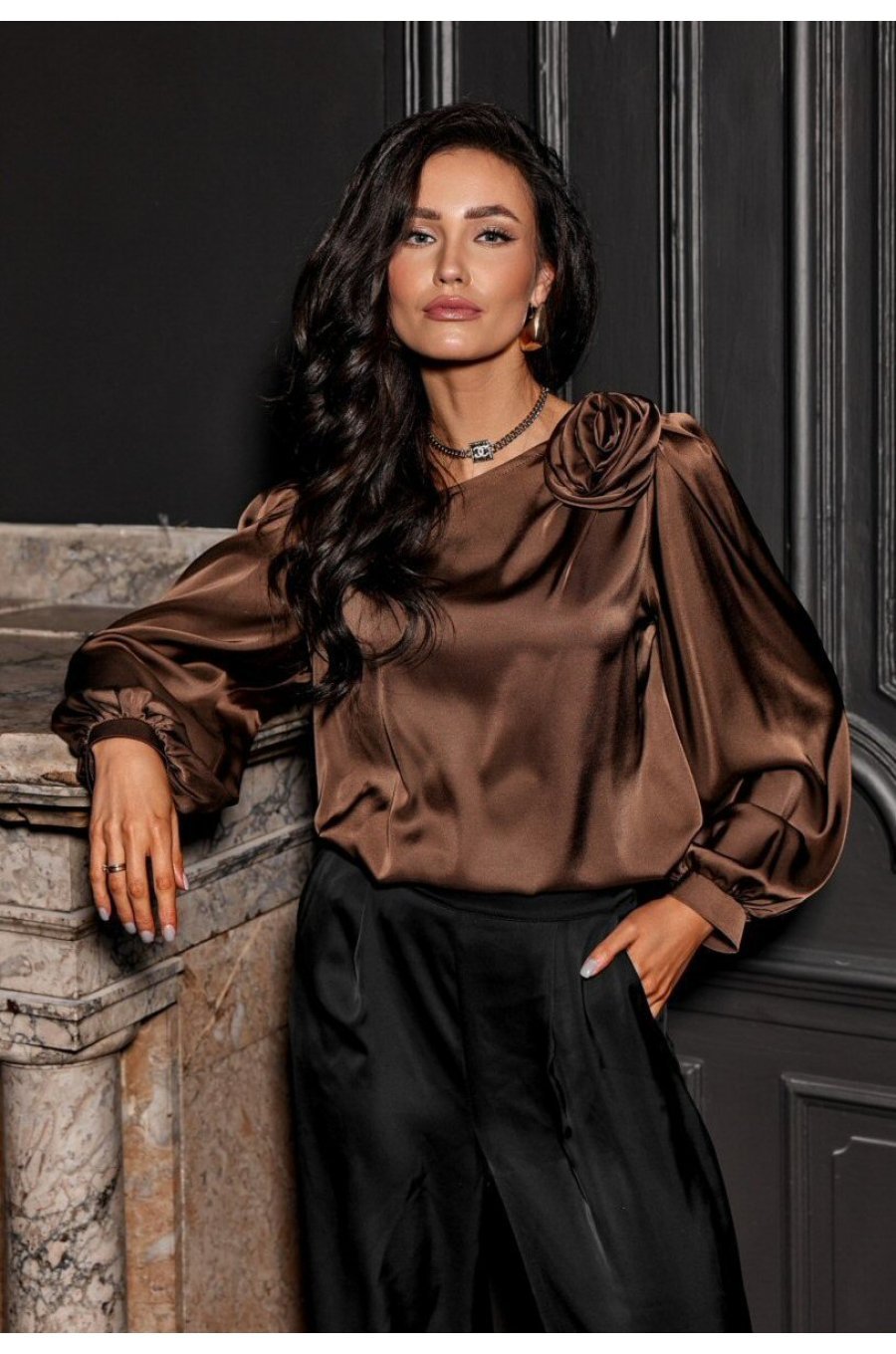 Bluza dama maro din satin cu floare si maneca lunga EvelynR Bluza dama maro din satin cu floare si maneca lunga EvelynR 1 - jojofashion.ro