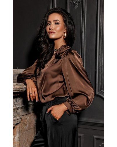 Bluza dama maro din satin cu floare si maneca lunga EvelynR Bluze dama, Bluza dama maro din satin cu floare si maneca lunga EvelynR - jojofashion.ro