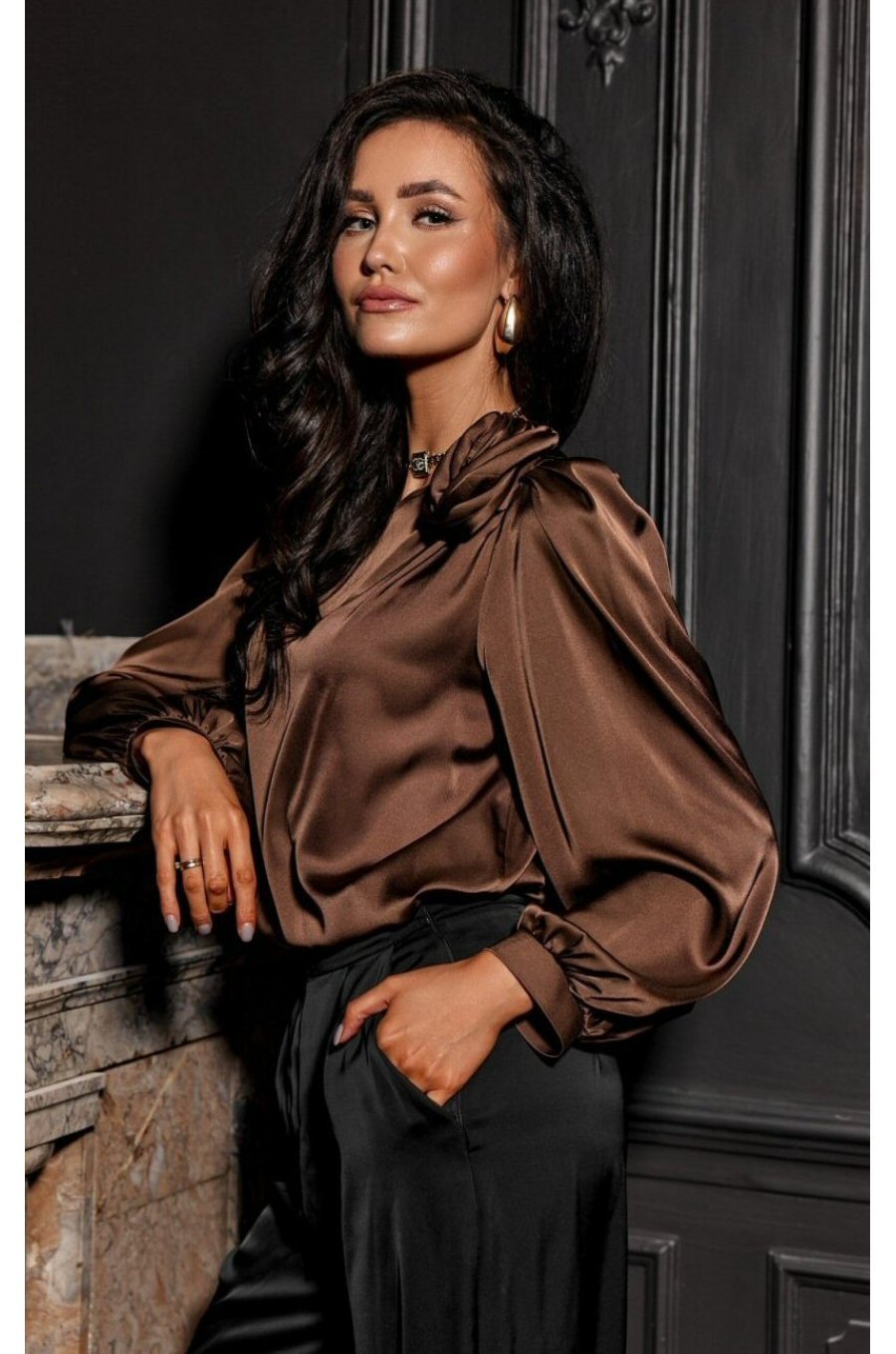 Bluza dama maro din satin cu floare si maneca lunga EvelynR Bluza dama maro din satin cu floare si maneca lunga EvelynR 2 - jojofashion.ro