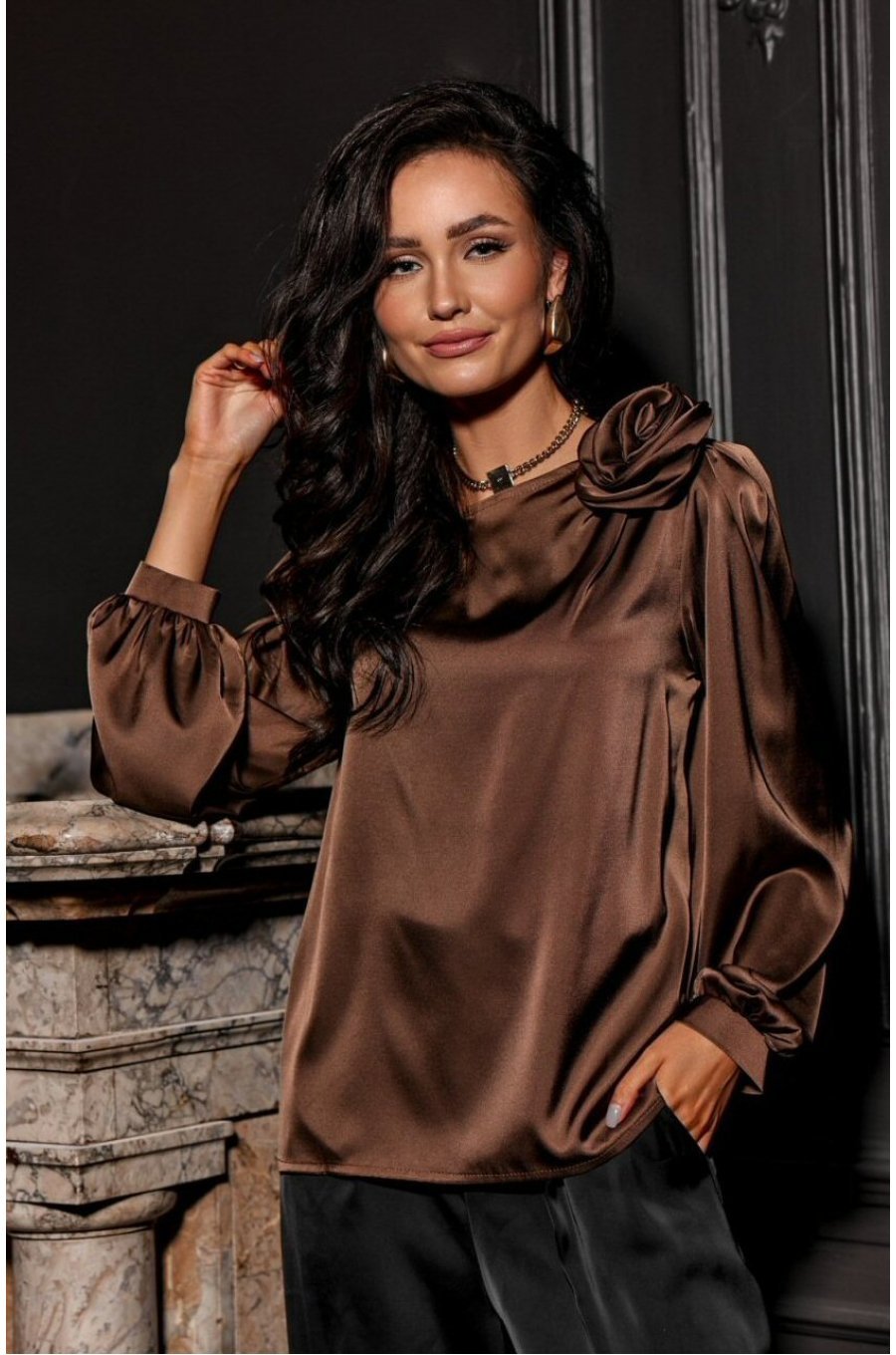Bluza dama maro din satin cu floare si maneca lunga EvelynR Bluza dama maro din satin cu floare si maneca lunga EvelynR 3 - jojofashion.ro