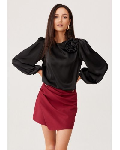 Bluza dama neagra din satin cu floare si maneca lunga EvelynR Bluze dama, Bluza dama neagra din satin cu floare si maneca lunga EvelynR - jojofashion.ro