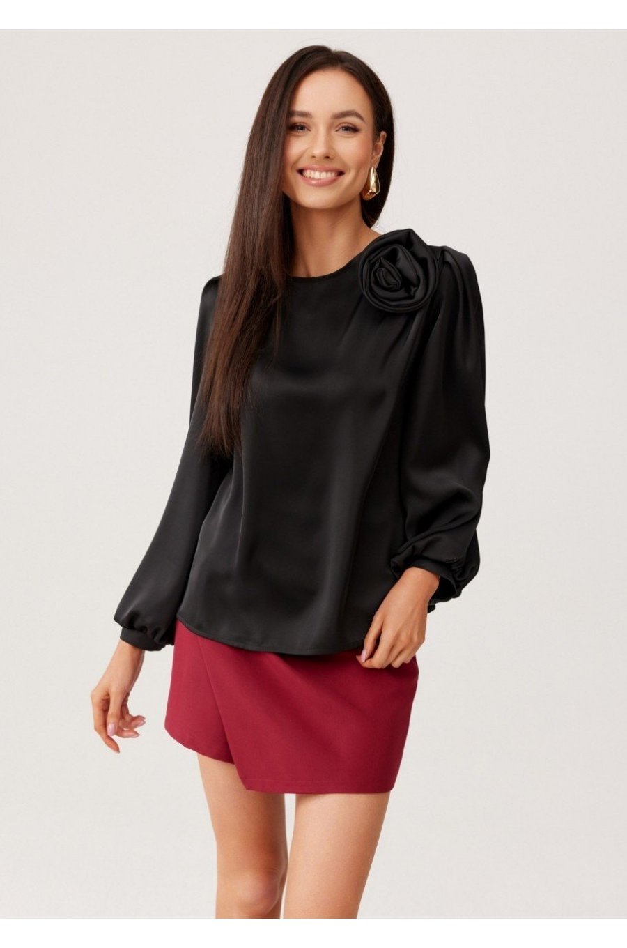 Bluza dama neagra din satin cu floare si maneca lunga EvelynR Bluza dama neagra din satin cu floare si maneca lunga EvelynR 3 - jojofashion.ro