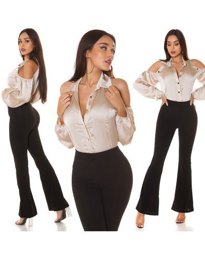 Tinuta camasa eleganta din satin bej cu umerii goi si pantaloni evazati negri Banou Tinute de club, Tinuta camasa eleganta din satin bej cu umerii goi si pantaloni evazati negri Banou - jojofashion.ro