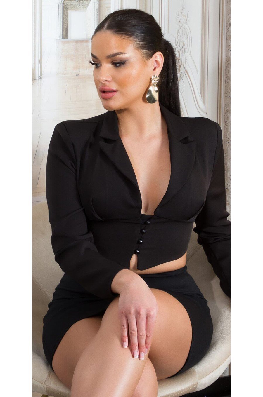 Sacou dama scurt cambrat negru Astor Sacou dama scurt cambrat negru Astor 1 - jojofashion.ro