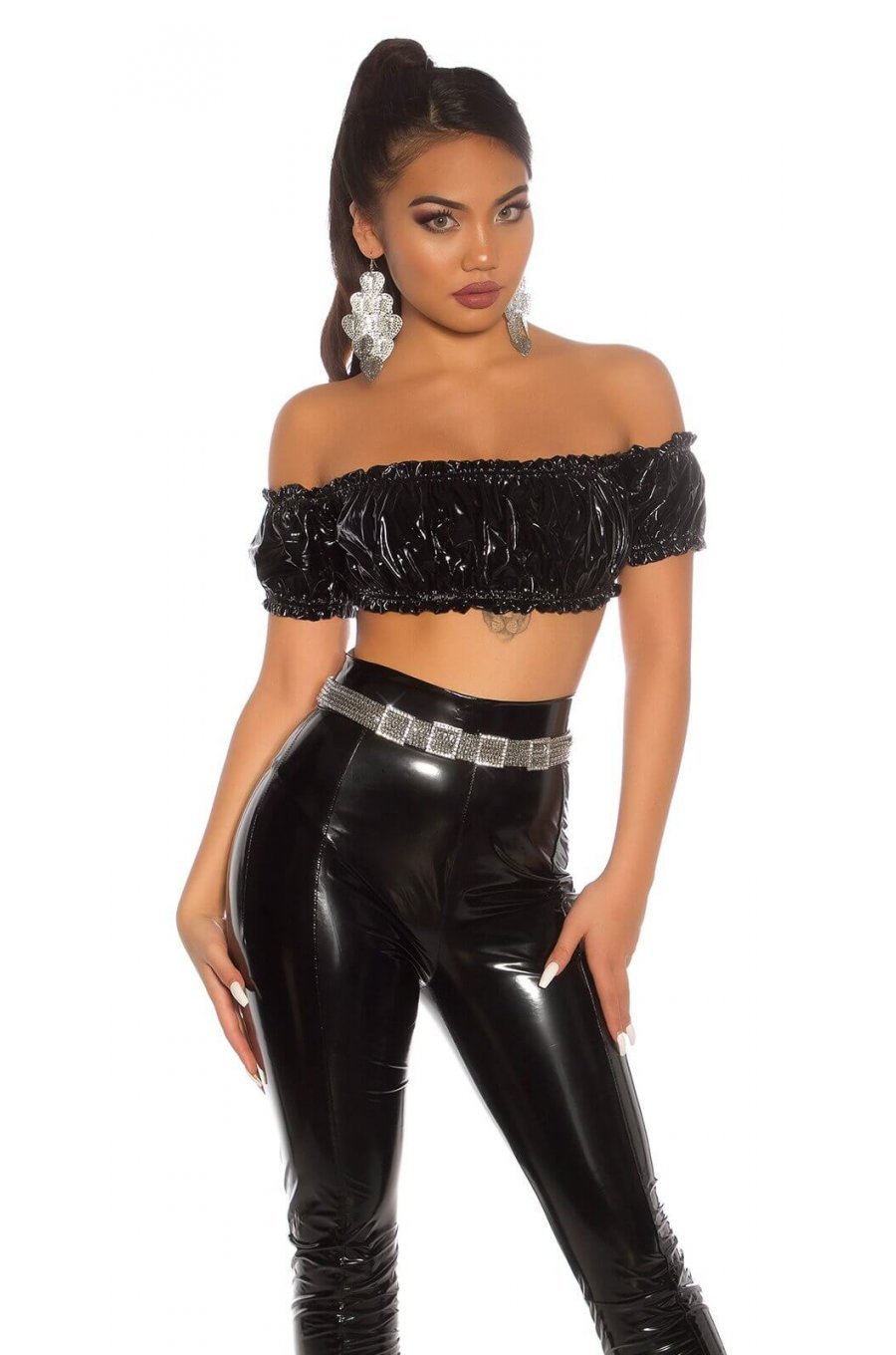 Crop top dama latex negru incretit cu umeri goi Defne Crop top dama latex negru incretit cu umeri goi Defne 1 - jojofashion.ro