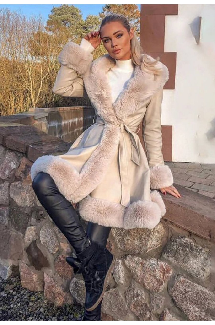 Geaca dama in clos piele eco bej cu blanita Tereza 1 - jojofashion.ro