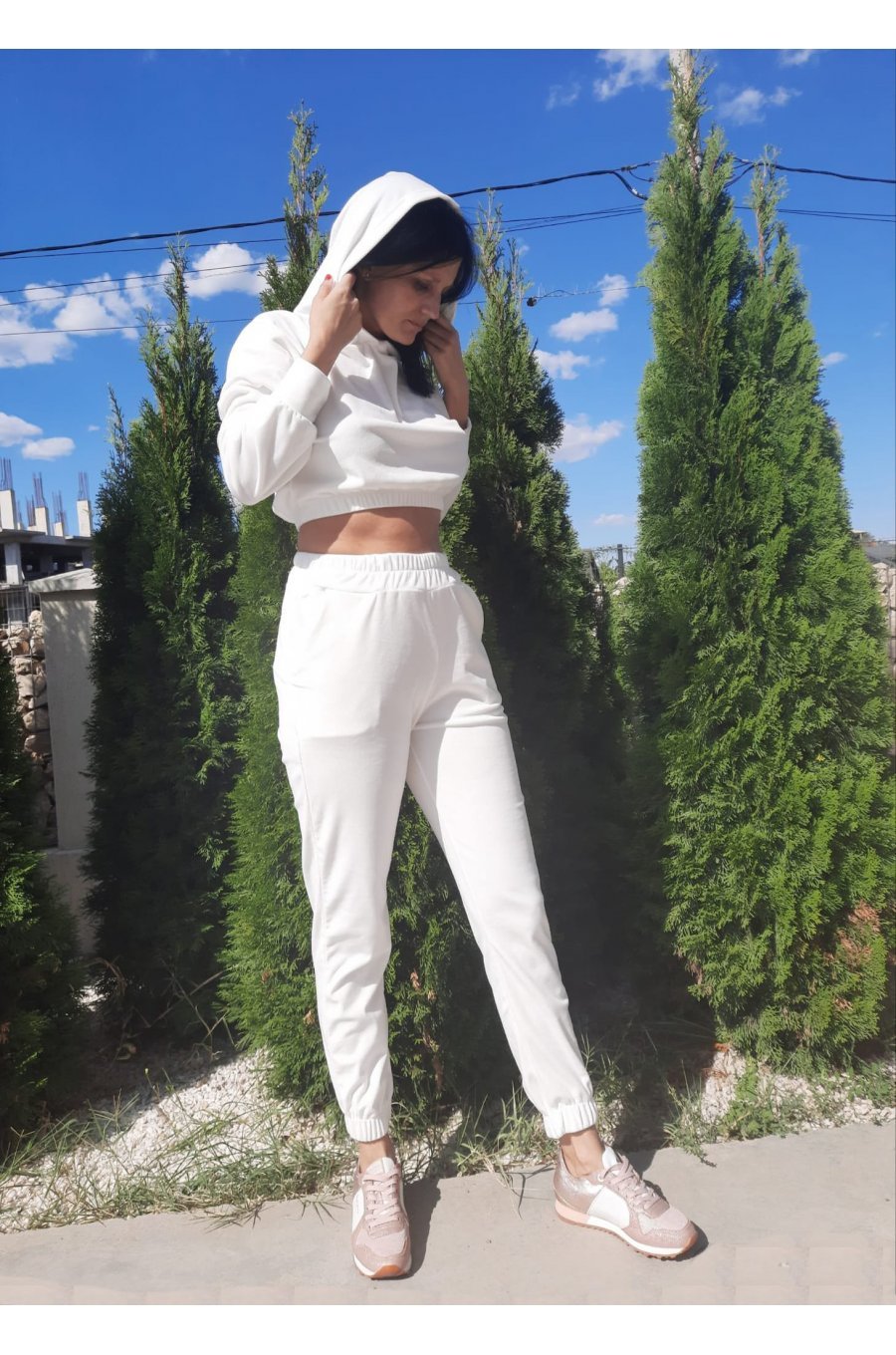 Trening dama, crop top, catifea, alb Gyssa 1 - jojofashion.ro