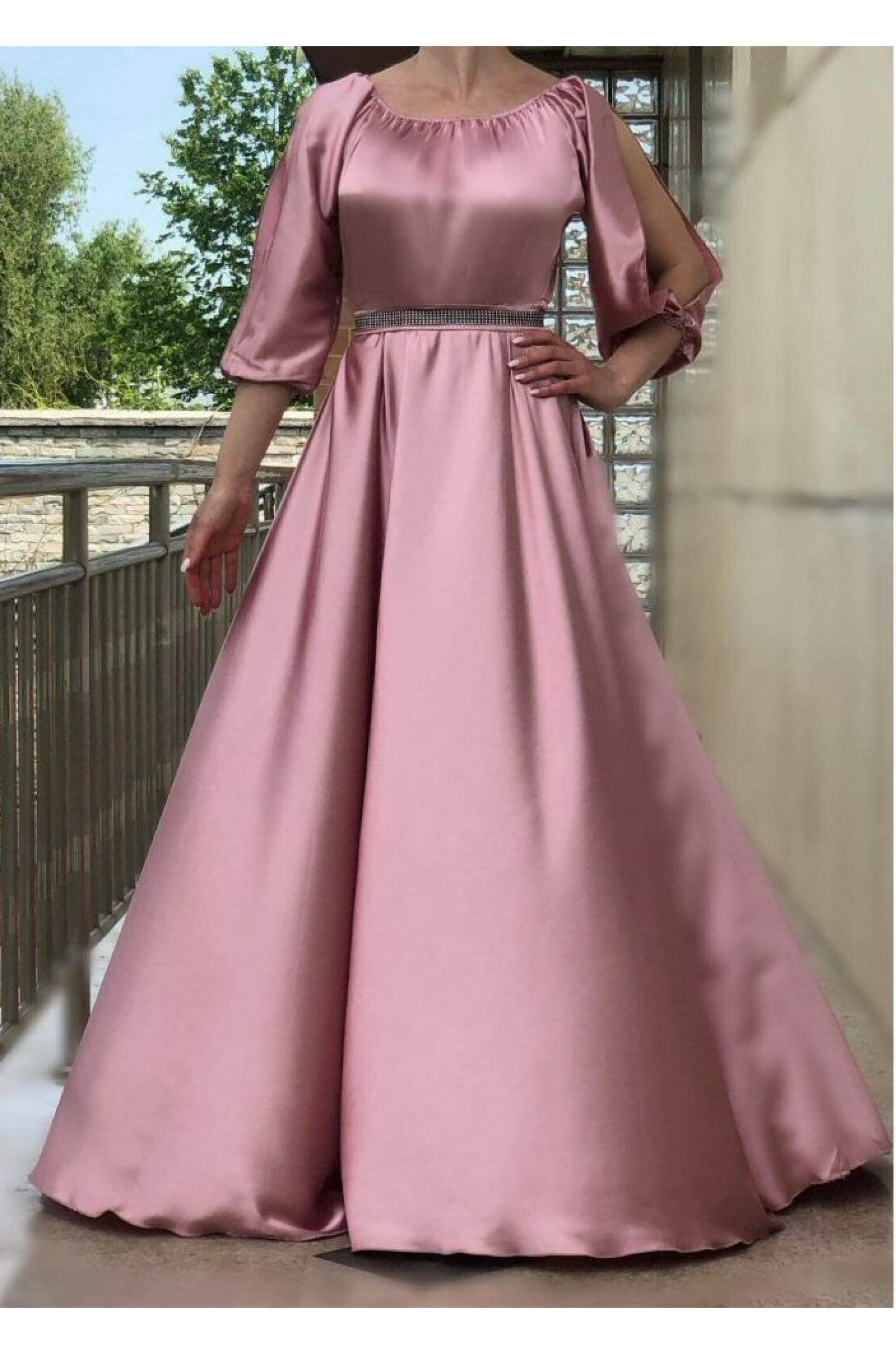 Rochie eleganta de ocazie lunga, din satin, roz pal, cu maneca lunga ...