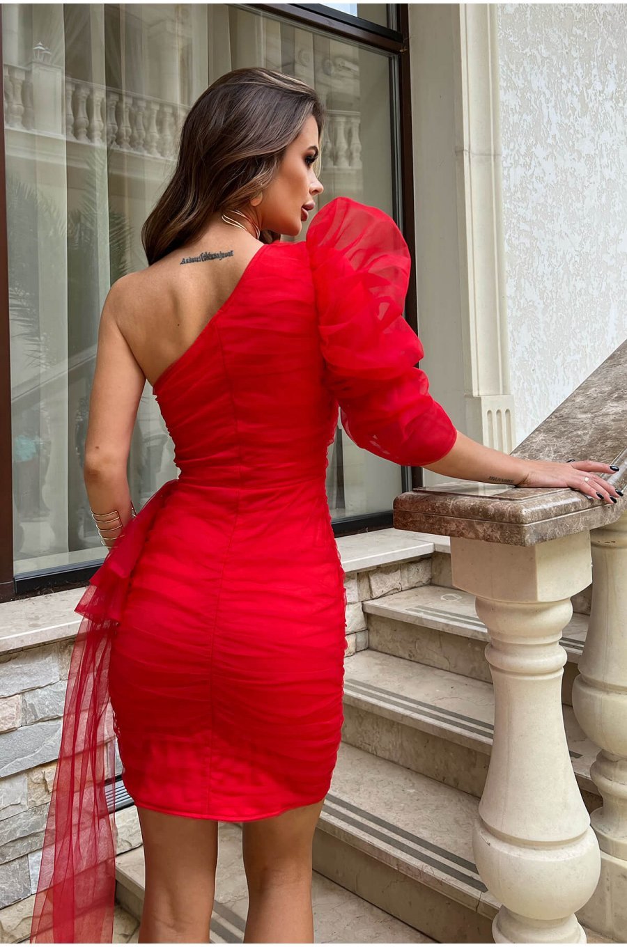 Rochie scurta rosie mulata cu o maneca bufanta Goldie 2 - jojofashion.ro
