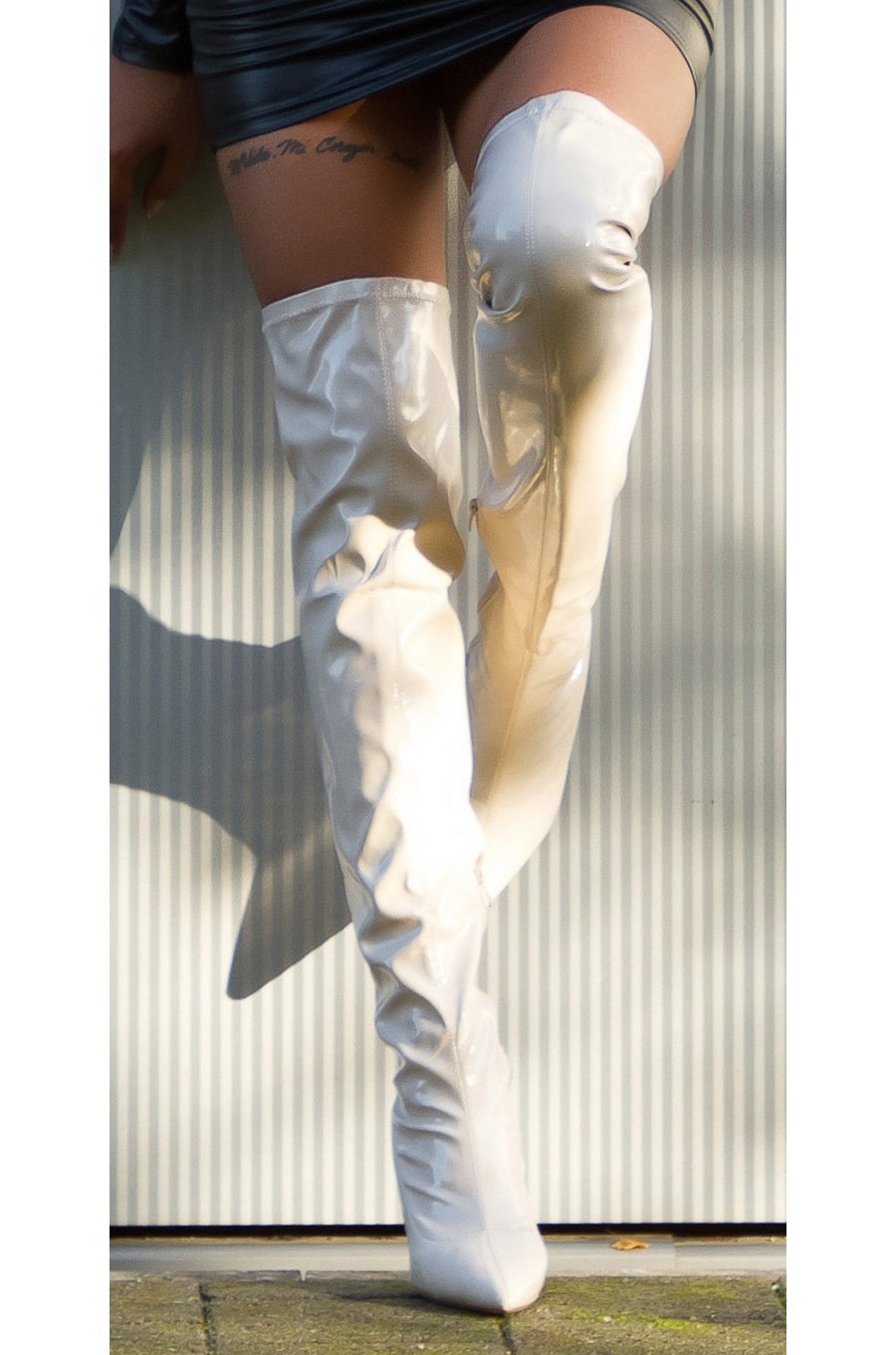 Cizme dama din latex, bej, lungi peste genunchi, cu toc subtire, Mistress 1 - jojofashion.ro