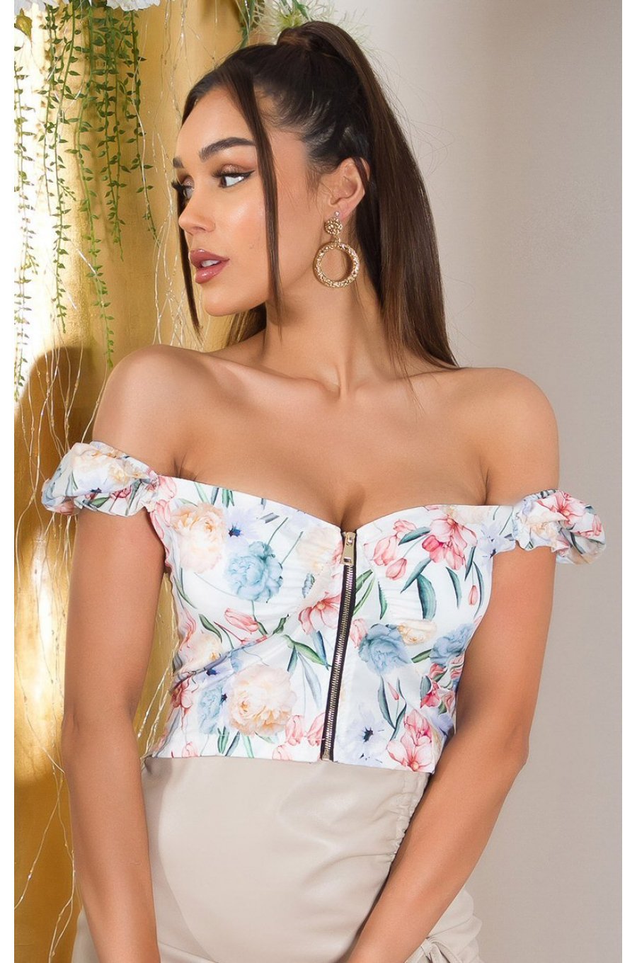 Crop top dama, alb cu flori, tip corset, cu umerii goi, Maryella Crop top dama, alb cu flori, tip corset, cu umerii goi, Maryella 1 - jojofashion.ro
