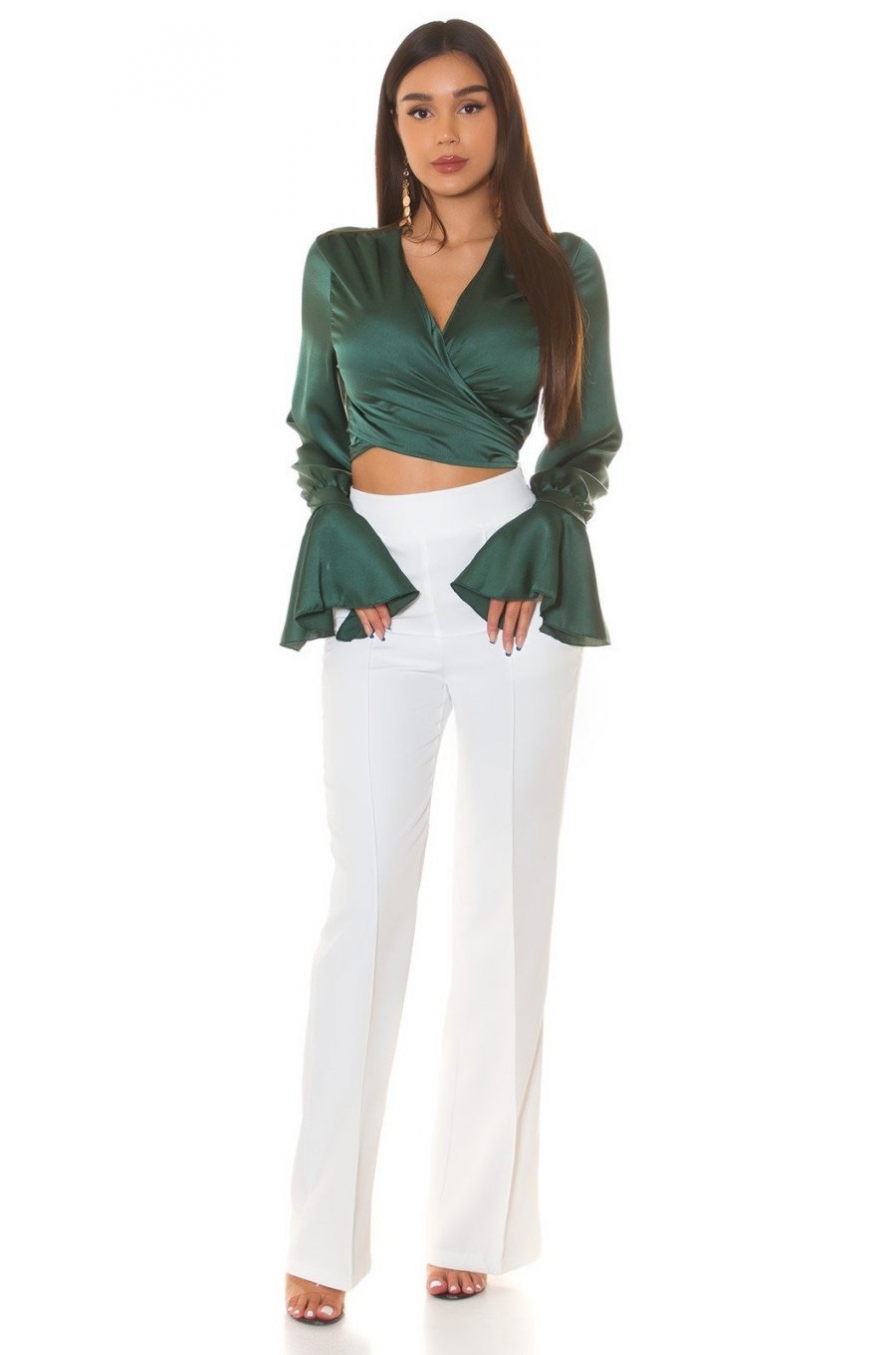 Tinuta crop top satin verde si pantaloni albi evazati Brunella 1 - jojofashion.ro
