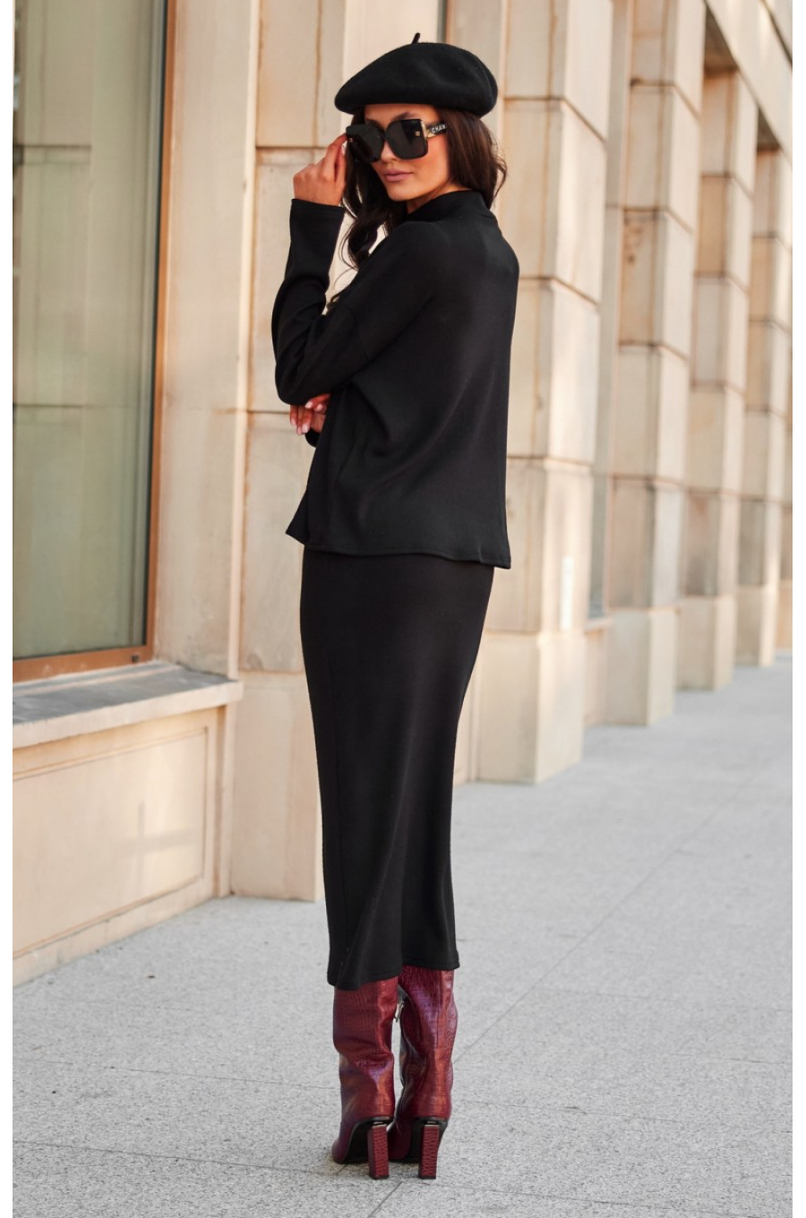 Fusta conica din vascoza, midi, neagra, mulata, CarmenR Fusta conica din vascoza, midi, neagra, mulata, CarmenR 2 - jojofashion.ro