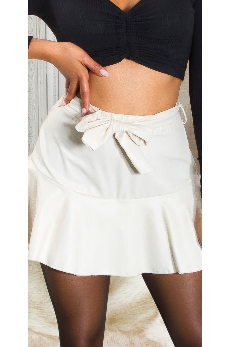 Fusta dama skort, wetlook, scurta, bej, cu volan, in clos, Feliciana 1 - jojofashion.ro