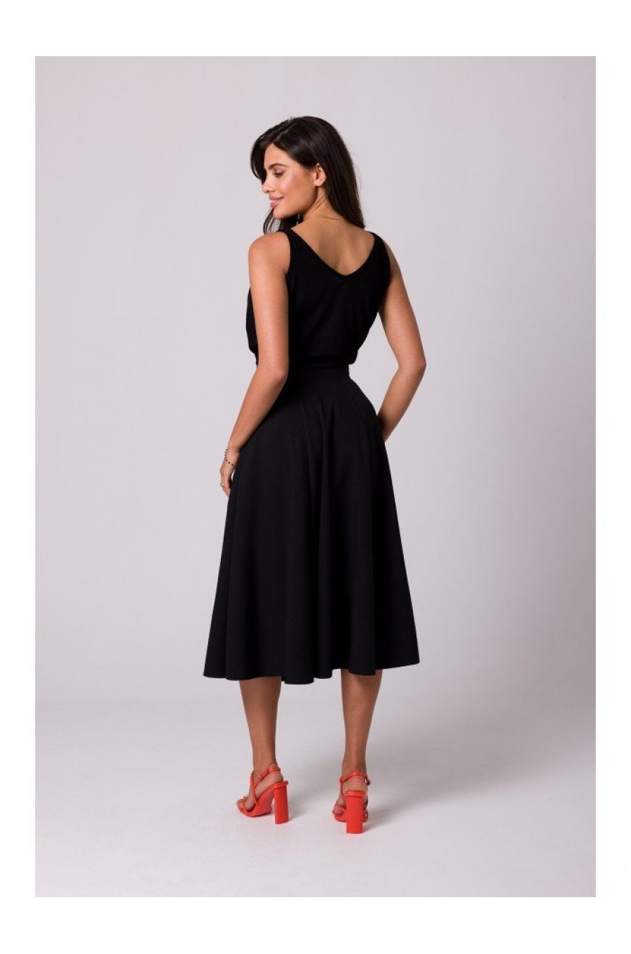 Fusta eleganta, in clos, midi, neagra, cu talia inalta, Ninette Fusta eleganta, in clos, midi, neagra, cu talia inalta, Ninette 3 - jojofashion.ro