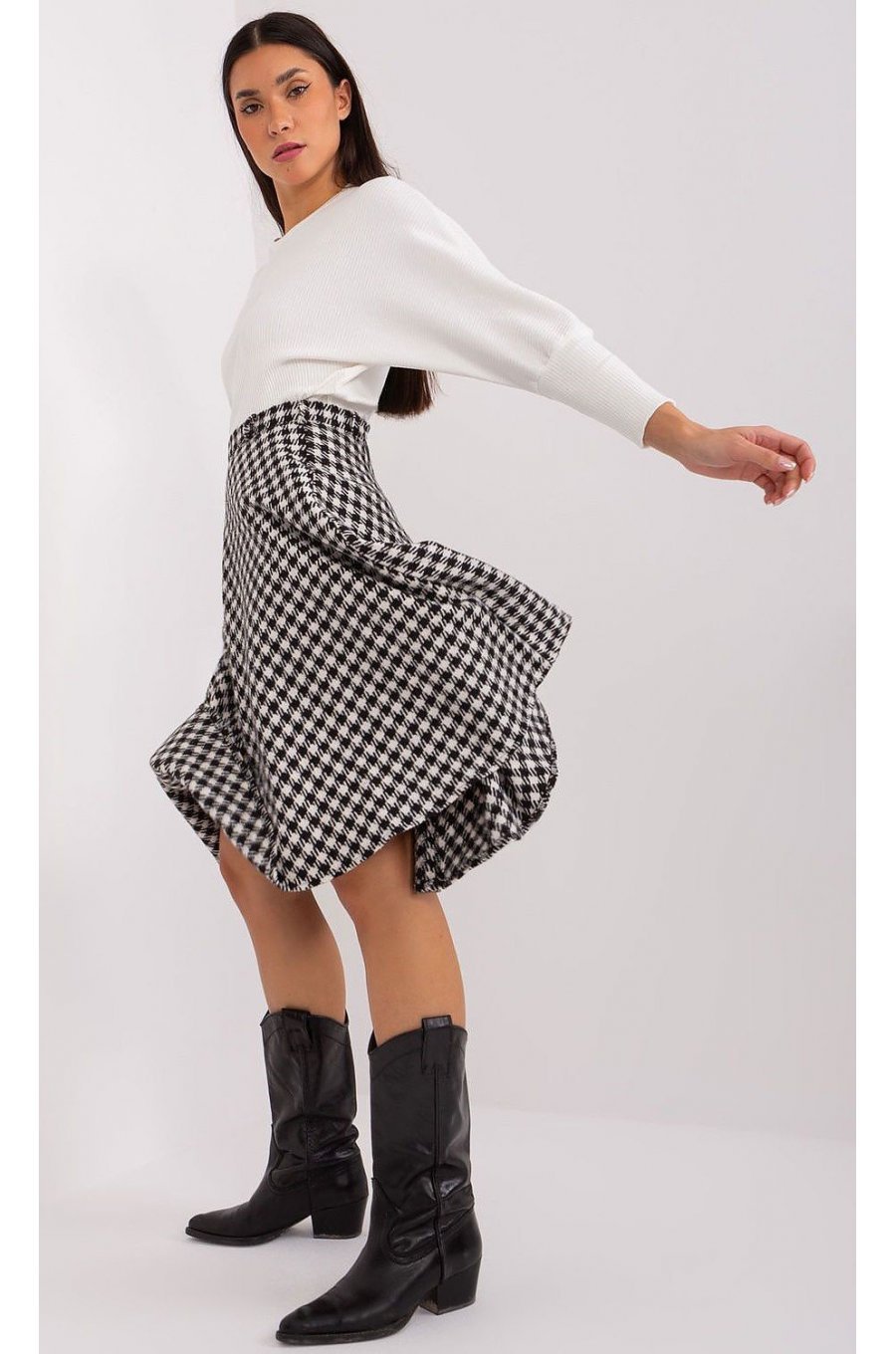 Fusta evazata, carouri mici, midi, neagra, Lilisa Fusta evazata, carouri mici, midi, neagra, Lilisa 2 - jojofashion.ro