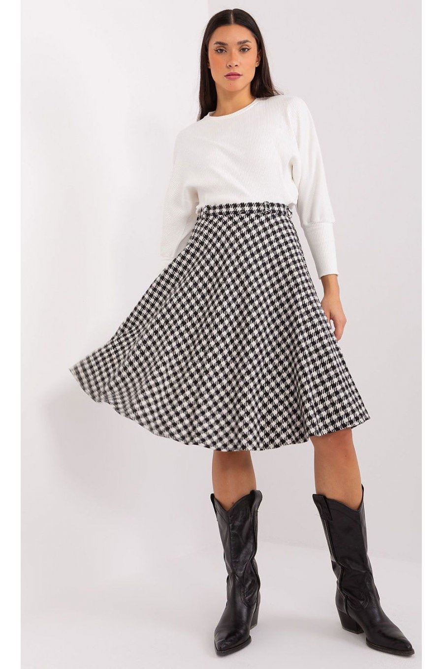 Fusta evazata, carouri mici, midi, neagra, Lilisa Fusta evazata, carouri mici, midi, neagra, Lilisa 4 - jojofashion.ro