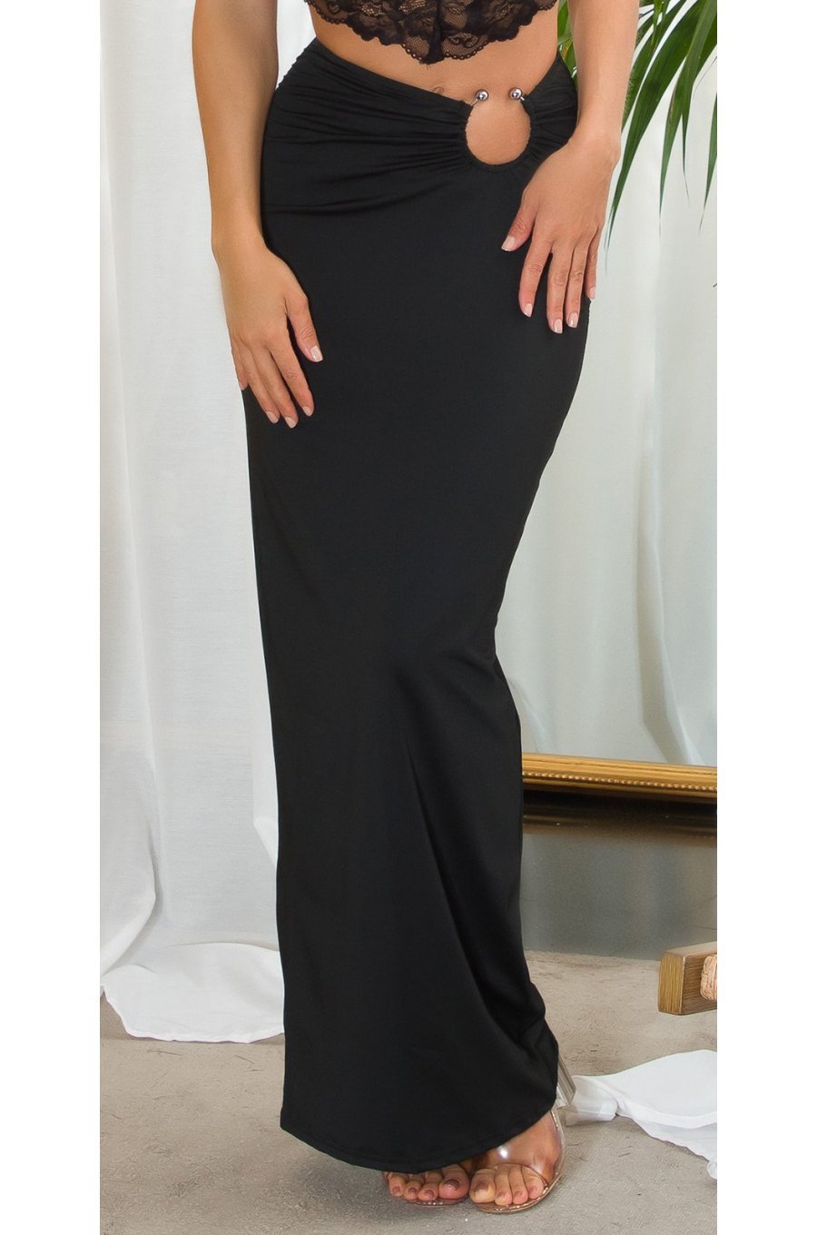 Fusta mulata lunga, neagra, cu inel in talie, Zakiyya Fusta mulata lunga, neagra, cu inel in talie, Zakiyya 1 - jojofashion.ro