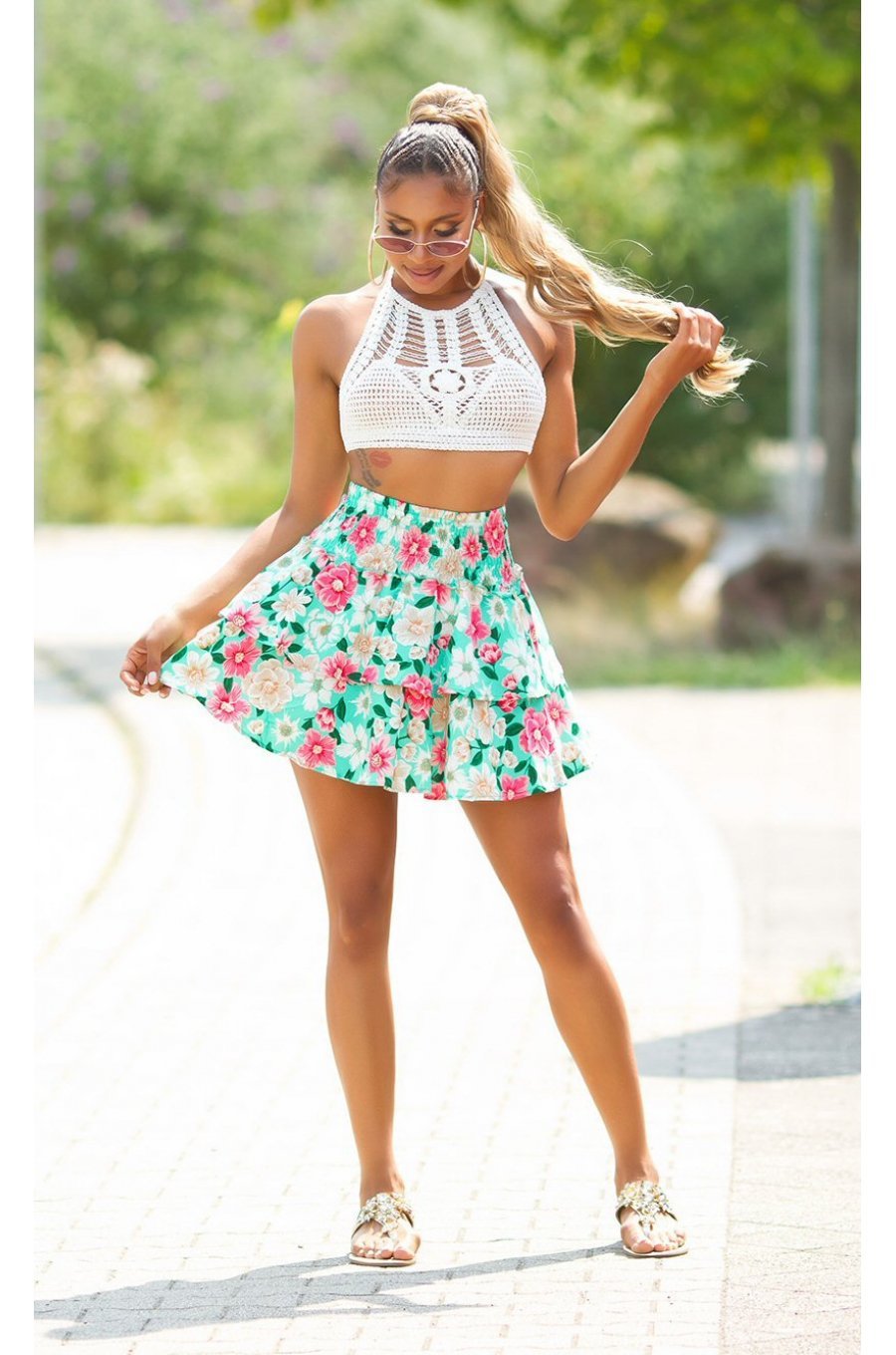 Fusta scurta in clos, menta cu flori, cu volane suprapuse, Kamila Fusta scurta in clos, menta cu flori, cu volane suprapuse, Kamila 3 - jojofashion.ro