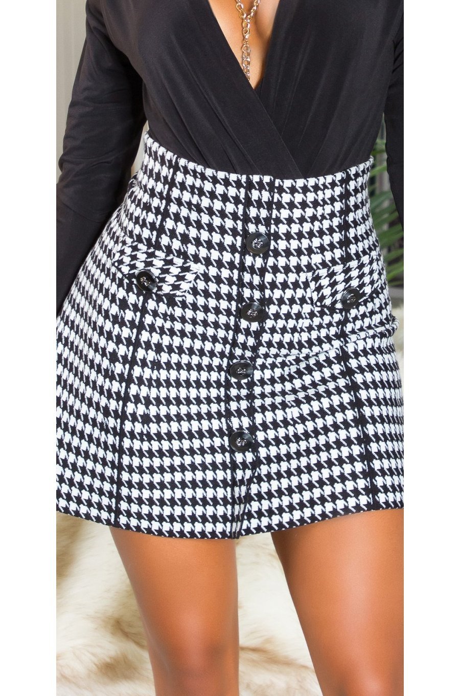 Fusta scurta, vascoza neagra cu print, cu talia inalta, Jocelyn 1 - jojofashion.ro