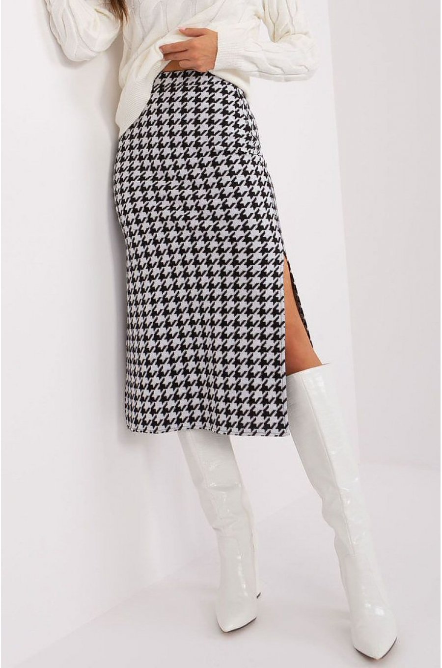 Fusta tip creion, din bumbac, midi, alba cu print negru, crapata pe picior, Aidra 1 - jojofashion.ro