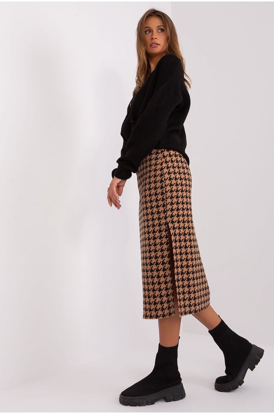 Fusta tip creion, din bumbac, midi, maro cu print negru, crapata pe picior, Aidra 2 - jojofashion.ro