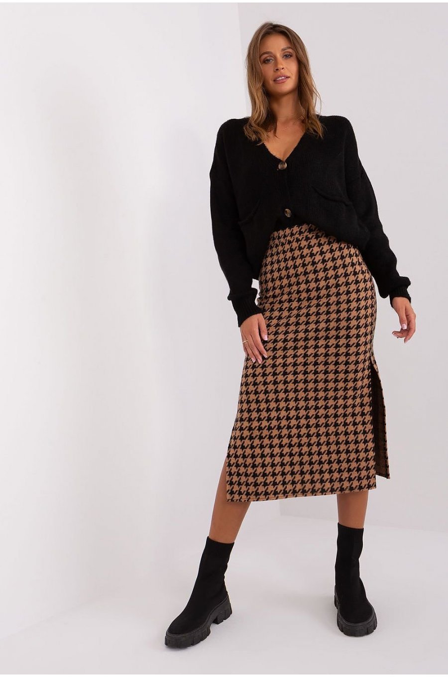 Fusta tip creion, din bumbac, midi, maro cu print negru, crapata pe picior, Aidra 3 - jojofashion.ro